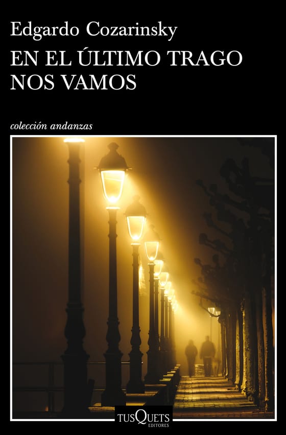 Coberta de En el último trago nos vamos, d'Edgardo Cozarinsky