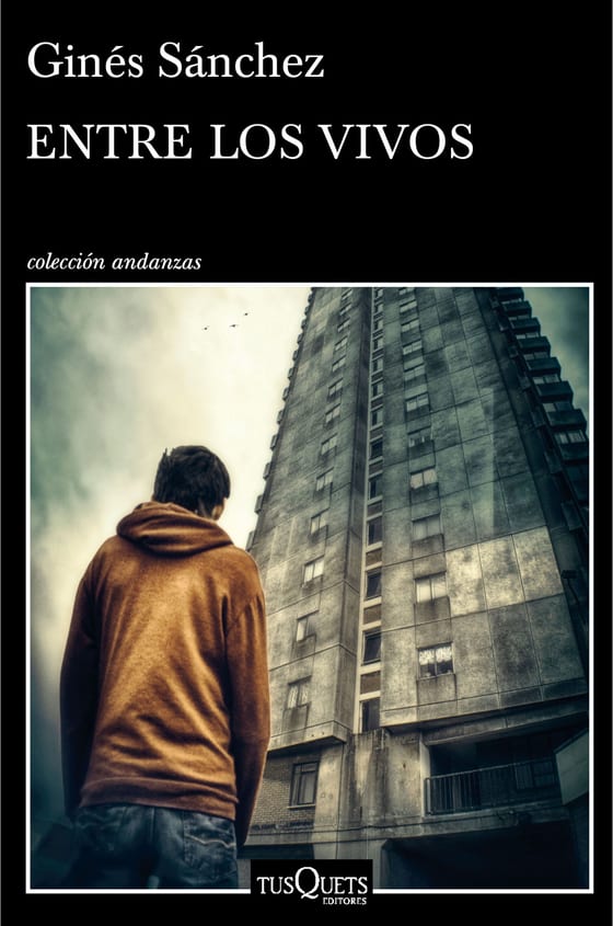 Portada de Entre los vivos, de Ginés Sánchez