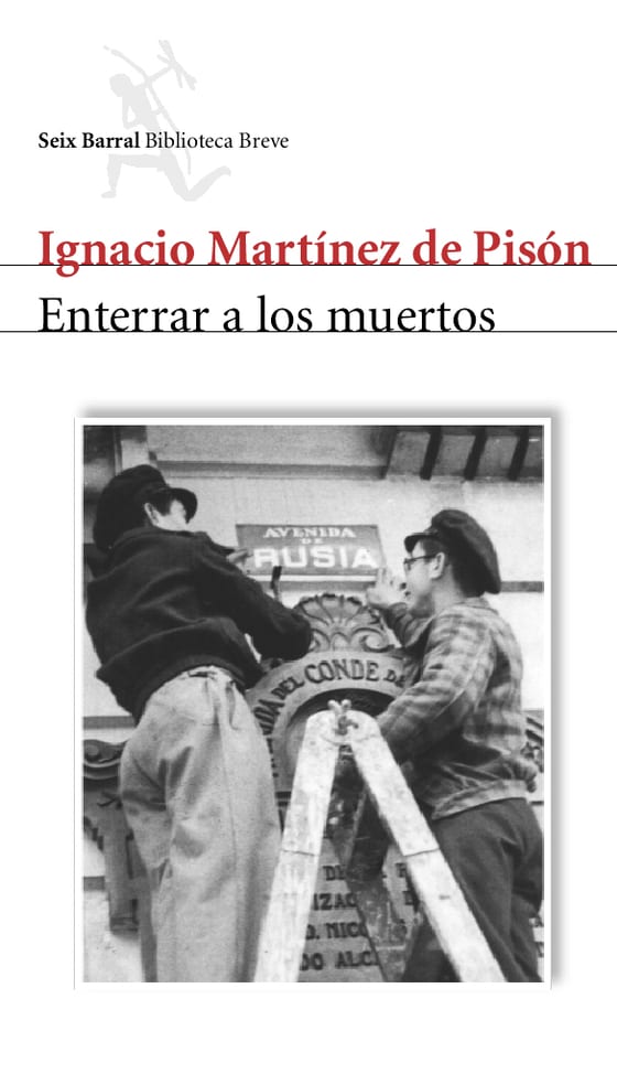 Portada de Enterrar a los muertos, de Ignacio Martínez de Pisón